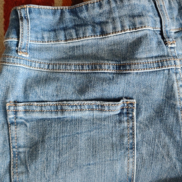 Time and Tru Ladie's Denim Shorts - Picture 3 of 7